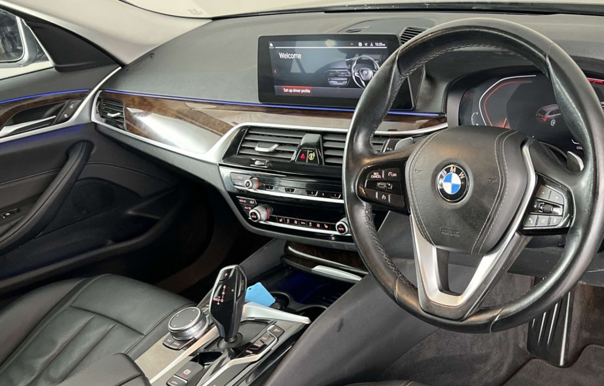 BMW 5 SERIES 2.0 520D SE TOURING MHEV 5D 188 BHP - 2019 - £16,990
