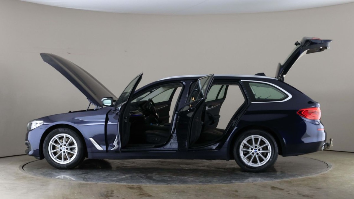 BMW 5 SERIES 2.0 520D SE TOURING MHEV 5D 188 BHP - 2019 - £16,990