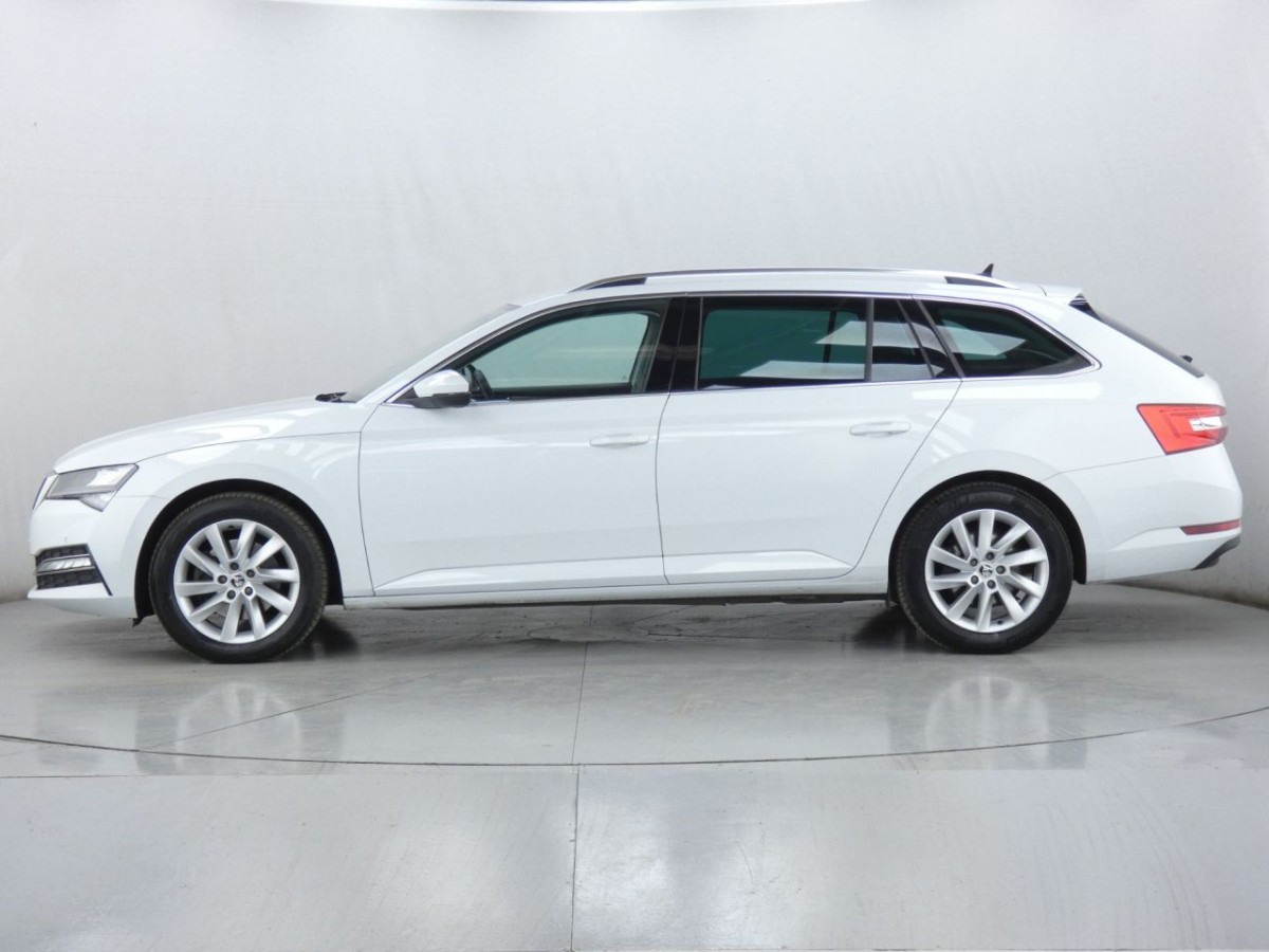 SKODA SUPERB 1.4 SE TECHNOLOGY IV DSG 5D 215 BHP - 2021 - £13,990