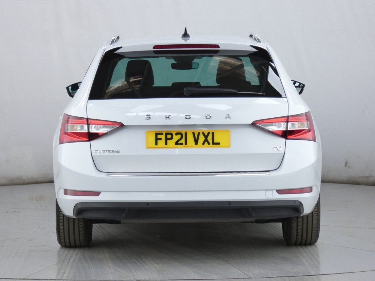 SKODA SUPERB 1.4 SE TECHNOLOGY IV DSG 5D 215 BHP - 2021 - £13,990