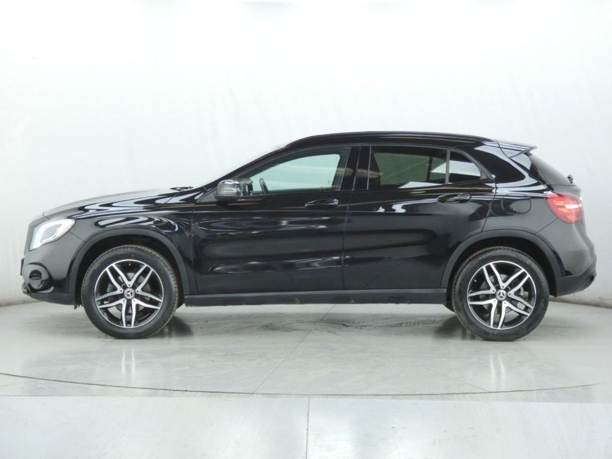 MERCEDES-BENZ GLA-CLASS 1.6 GLA 180 URBAN EDITION 5D 121 BHP - 2019 - £14,990