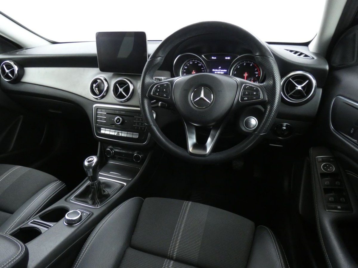 MERCEDES-BENZ GLA-CLASS 1.6 GLA 180 URBAN EDITION 5D 121 BHP - 2019 - £14,990