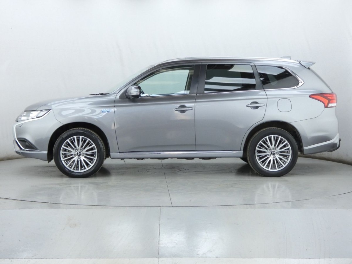 MITSUBISHI OUTLANDER 2.4 PHEV DESIGN 5D 222 BHP - 2021 - £16,990