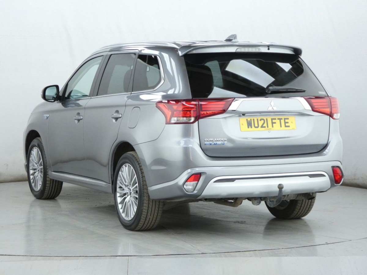 MITSUBISHI OUTLANDER 2.4 PHEV DESIGN 5D 222 BHP - 2021 - £16,990