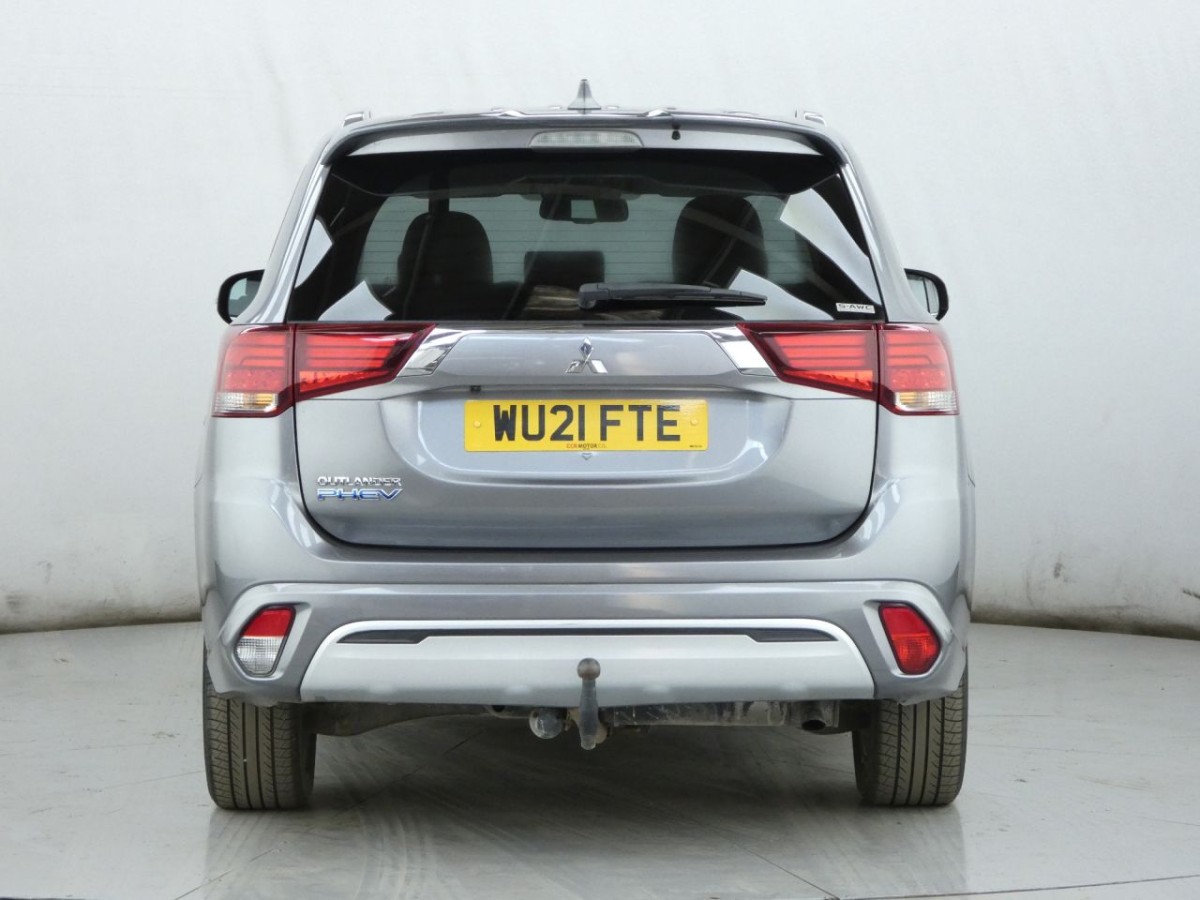 MITSUBISHI OUTLANDER 2.4 PHEV DESIGN 5D 222 BHP - 2021 - £16,990