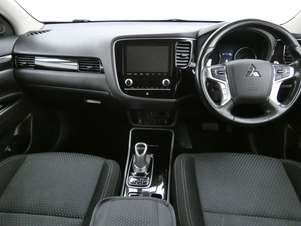 MITSUBISHI OUTLANDER 2.4 PHEV DESIGN 5D 222 BHP - 2021 - £16,990