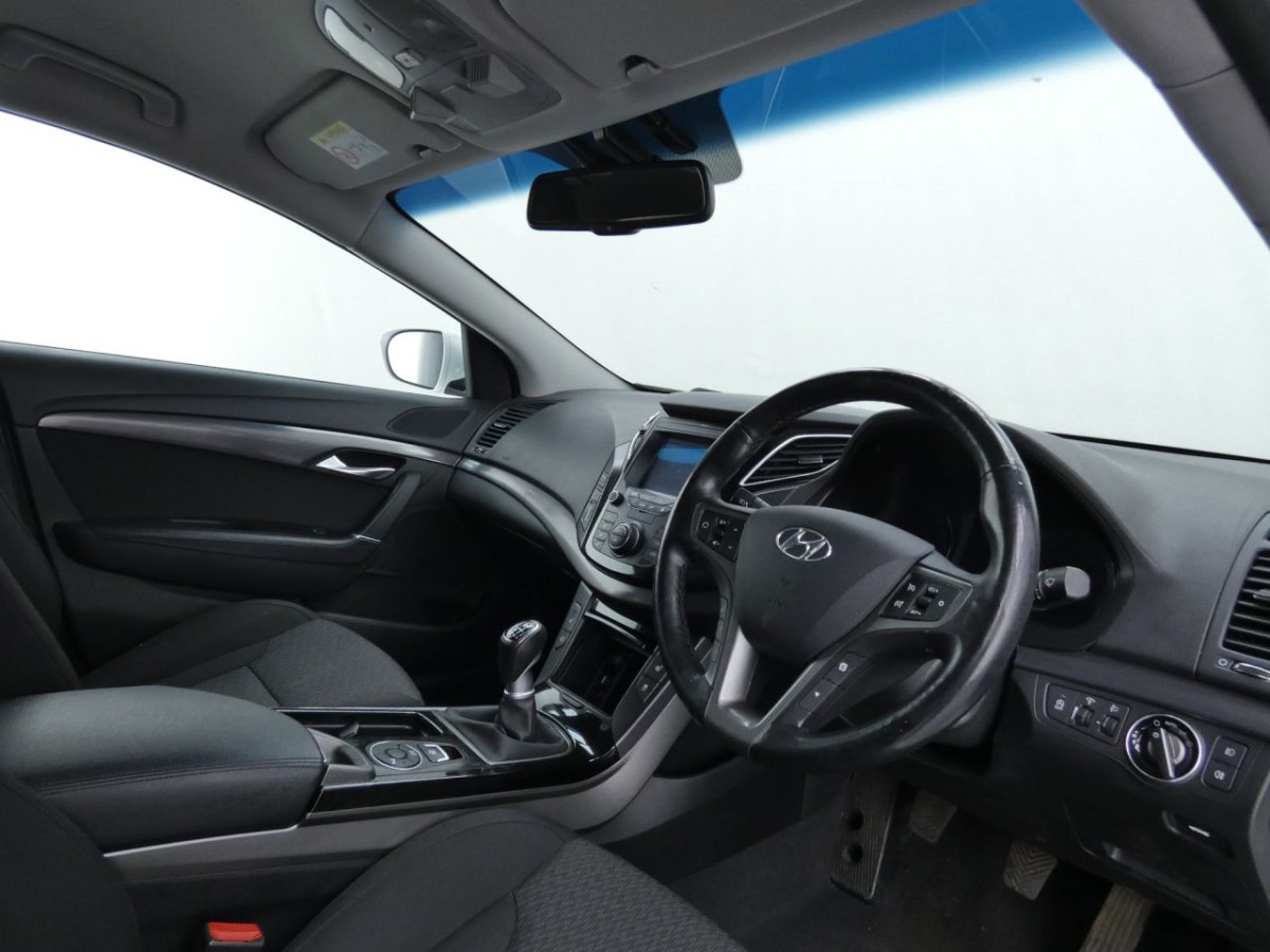 HYUNDAI I40 1.7 CRDI SE NAV BLUE DRIVE 4D 139 BHP - 2018 - £8,990