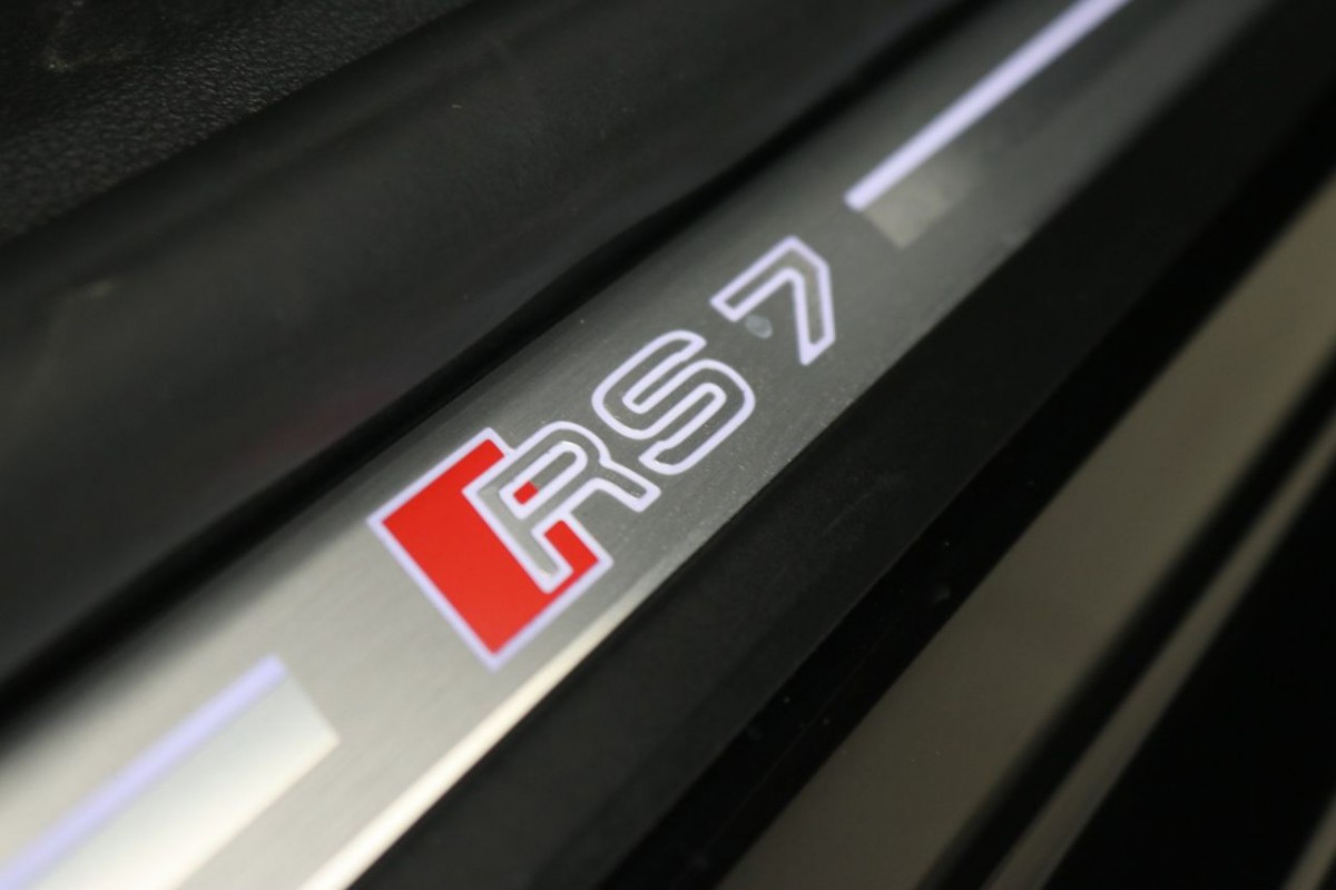 AUDI A7 4.0 RS 7 SPORTBACK TFSI QUATTRO CARBON BLACK 5D 592 BHP - 2020 - £83,490