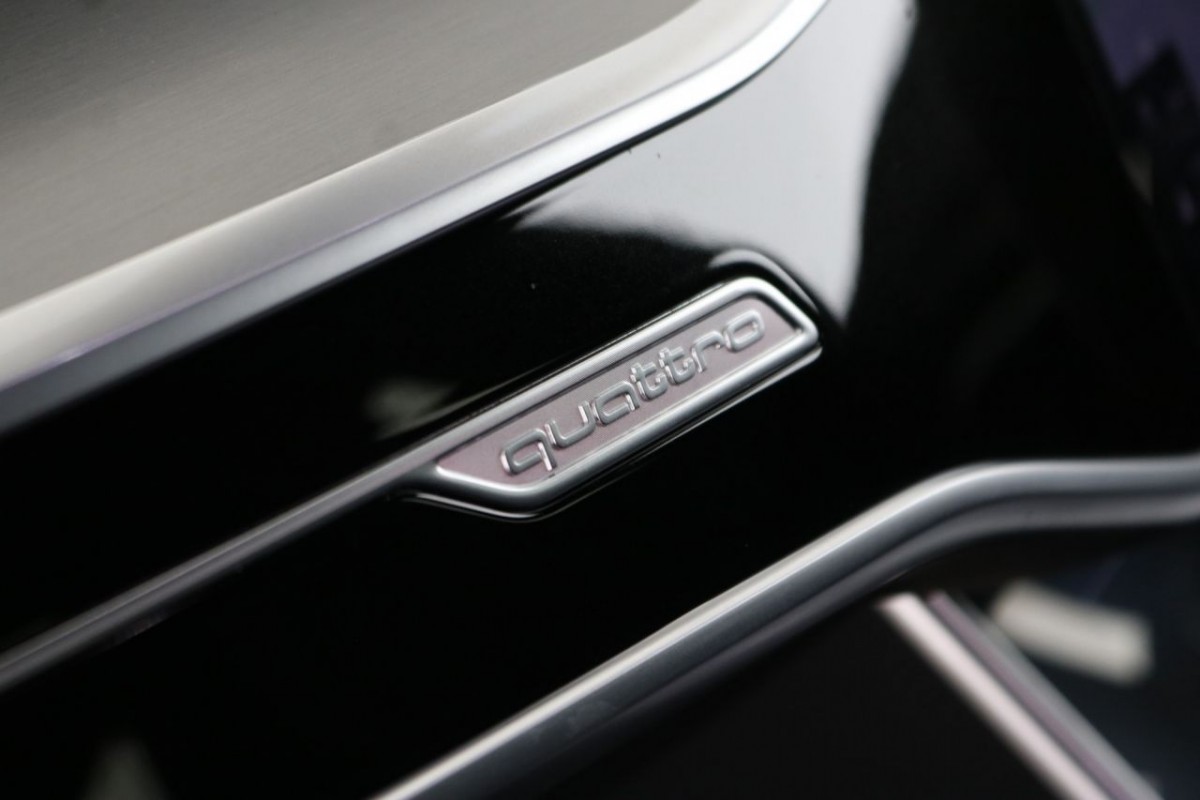 AUDI A7 4.0 RS 7 SPORTBACK TFSI QUATTRO CARBON BLACK 5D 592 BHP - 2020 - £83,490