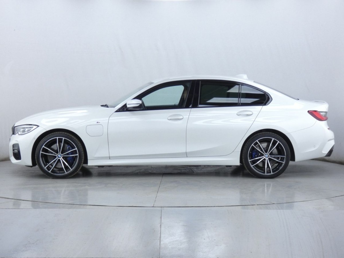 BMW 3 SERIES 2.0 330E M SPORT PHEV 4D 289 BHP - 2019 - £16,990