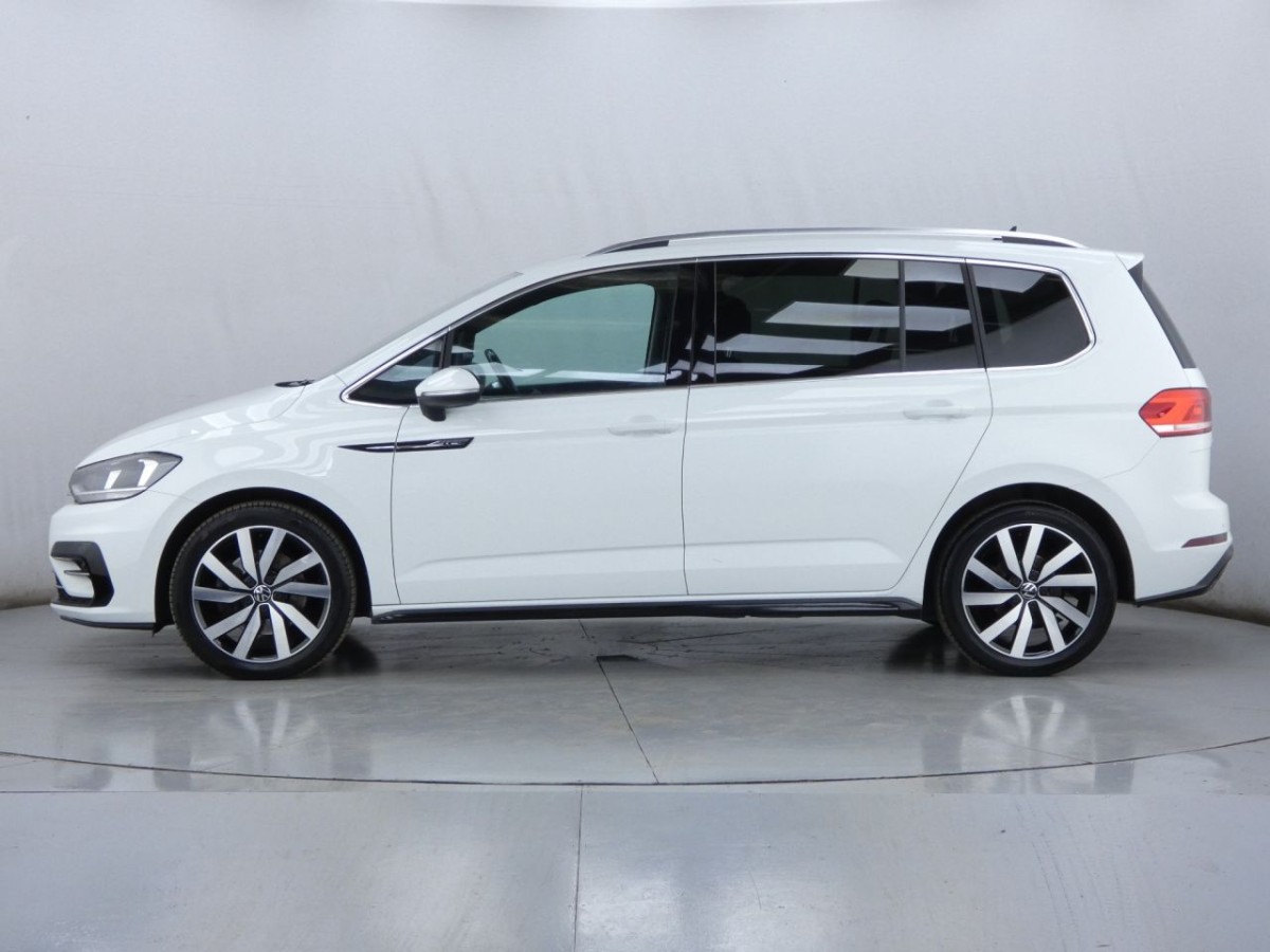 VOLKSWAGEN TOURAN 1.5 R-LINE TSI DSG 5D 148 BHP - 2021 - £20,990