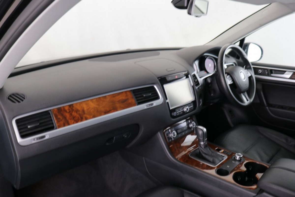 VOLKSWAGEN TOUAREG 3.0 V6 SE TDI BLUEMOTION TECHNOLOGY 5D 202 BHP - 2014 - £19,700