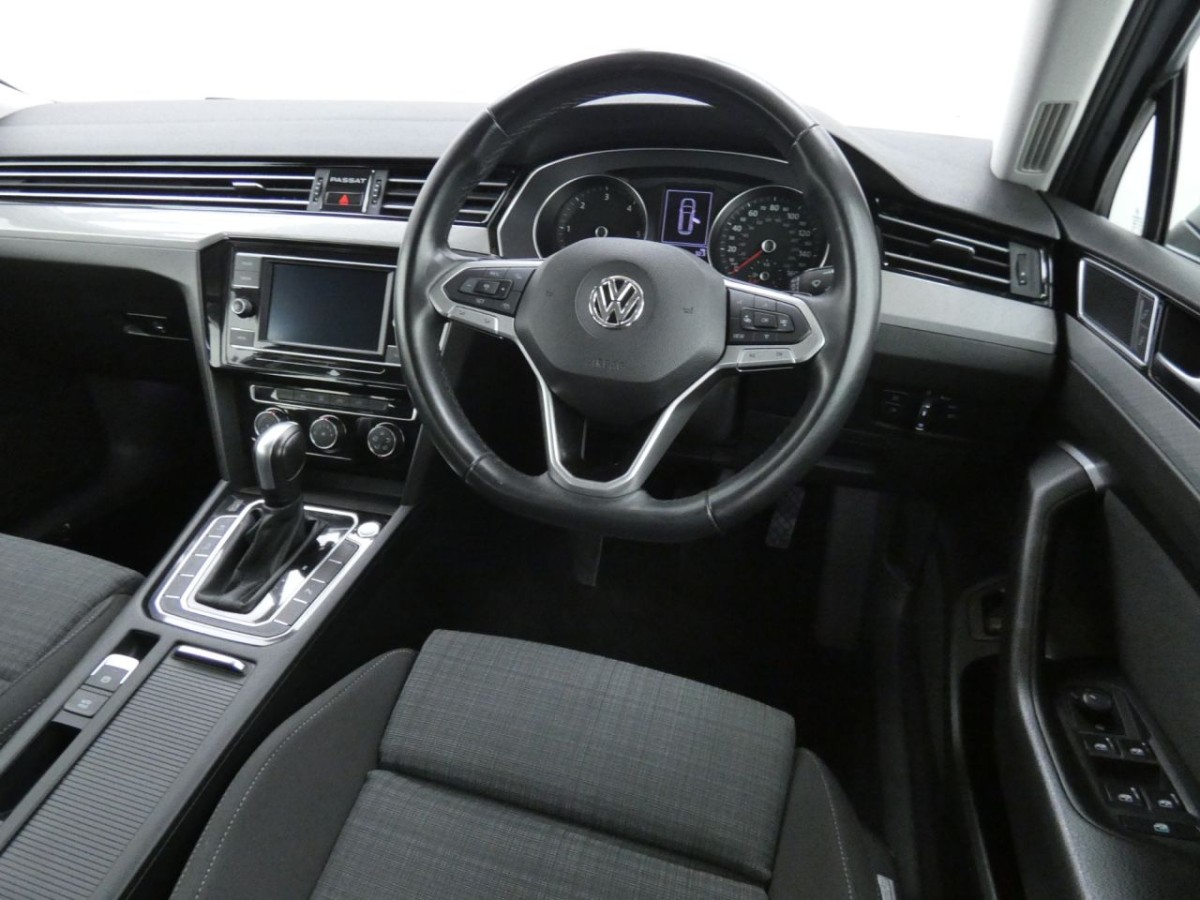 VOLKSWAGEN PASSAT 1.6 SE TDI DSG 5D 119 BHP - 2020 - £11,400