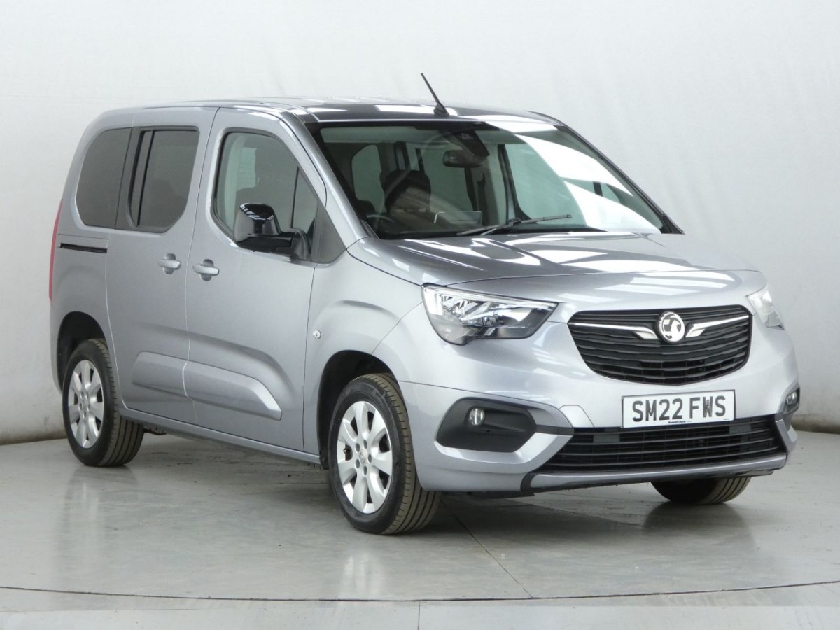 VAUXHALL COMBO LIFE 1.5 SE M S/S 5D 101 BHP - 2022 - £13,990