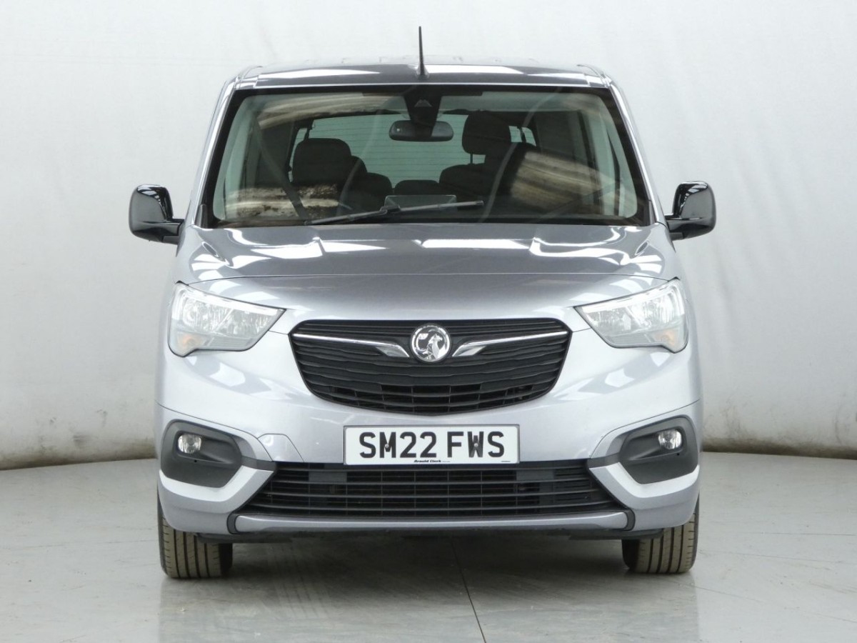 VAUXHALL COMBO LIFE 1.5 SE M S/S 5D 101 BHP - 2022 - £13,990