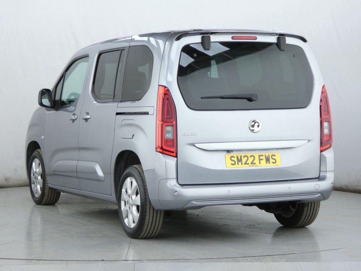 VAUXHALL COMBO LIFE 1.5 SE M S/S 5D 101 BHP - 2022 - £13,990