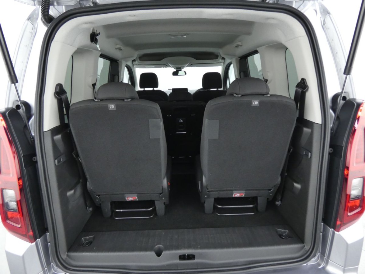 VAUXHALL COMBO LIFE 1.5 SE M S/S 5D 101 BHP - 2022 - £13,990