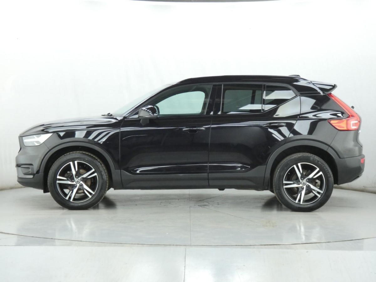 VOLVO XC40 1.5 T3 R-DESIGN 5D 161 BHP - 2021 - £21,990