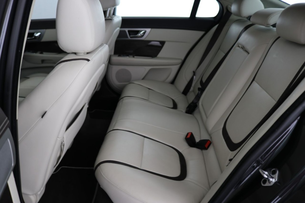 JAGUAR XF 3.0 D V6 PORTFOLIO 4D AUTO 240 BHP SALOON - 2015 - £14,300