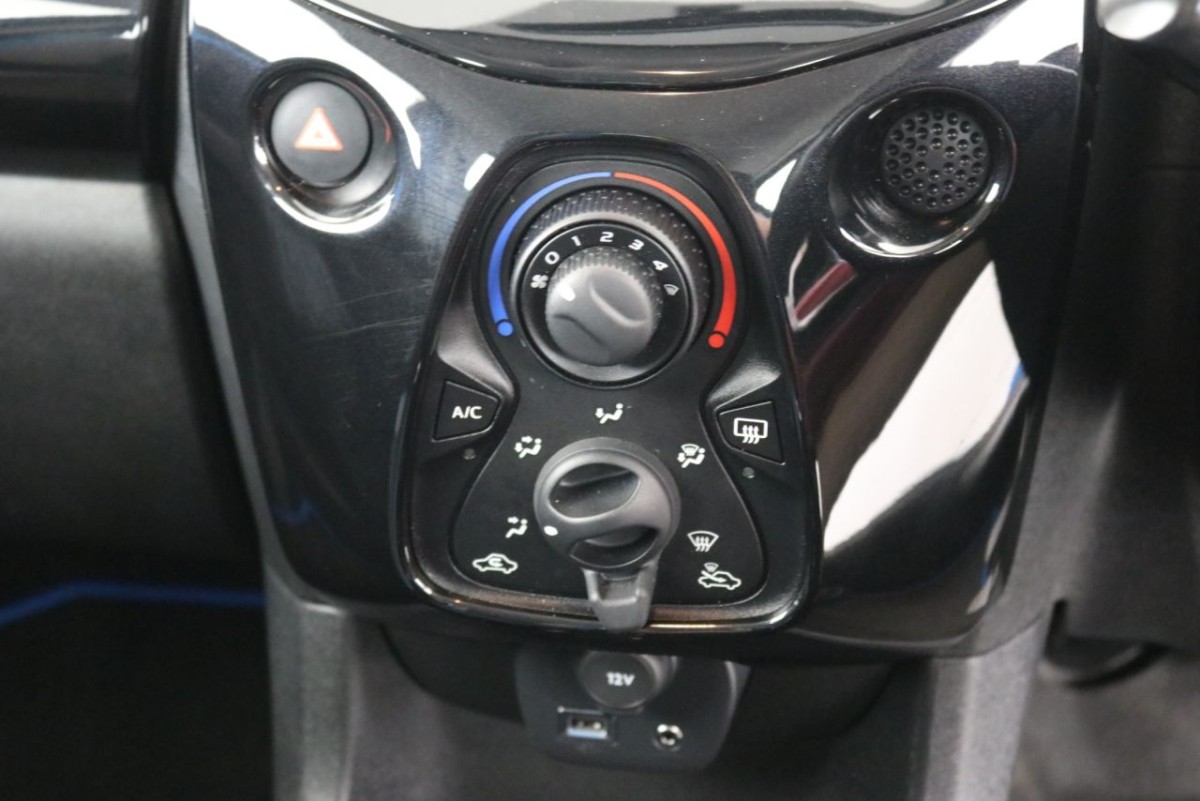 TOYOTA AYGO 1.0 VVT-I X-CITE 2 X-SHIFT 5D AUTO 69 BHP HATCHBACK - 2015 - £9,700