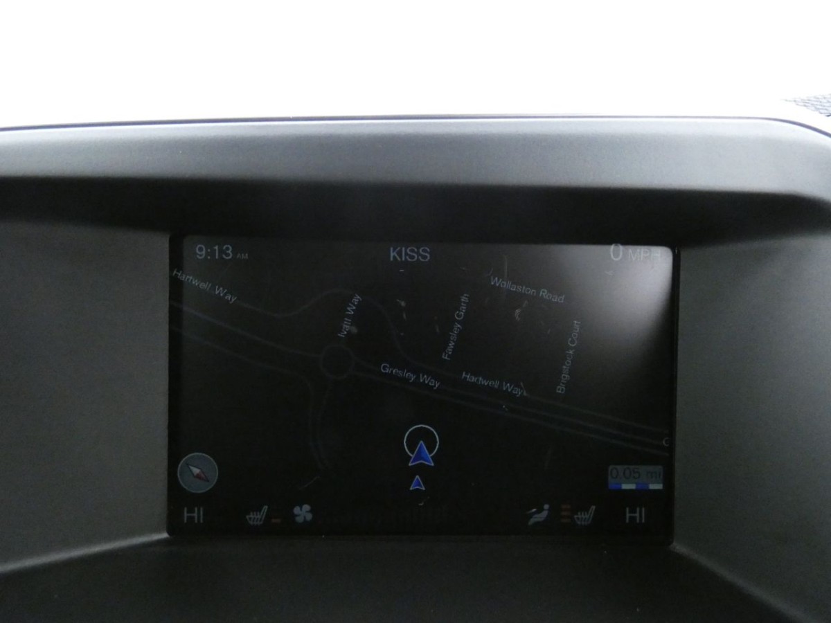VOLVO XC60 2.4 D4 R-DESIGN LUX NAV AWD 5D 187 BHP - 2015 - £12,490
