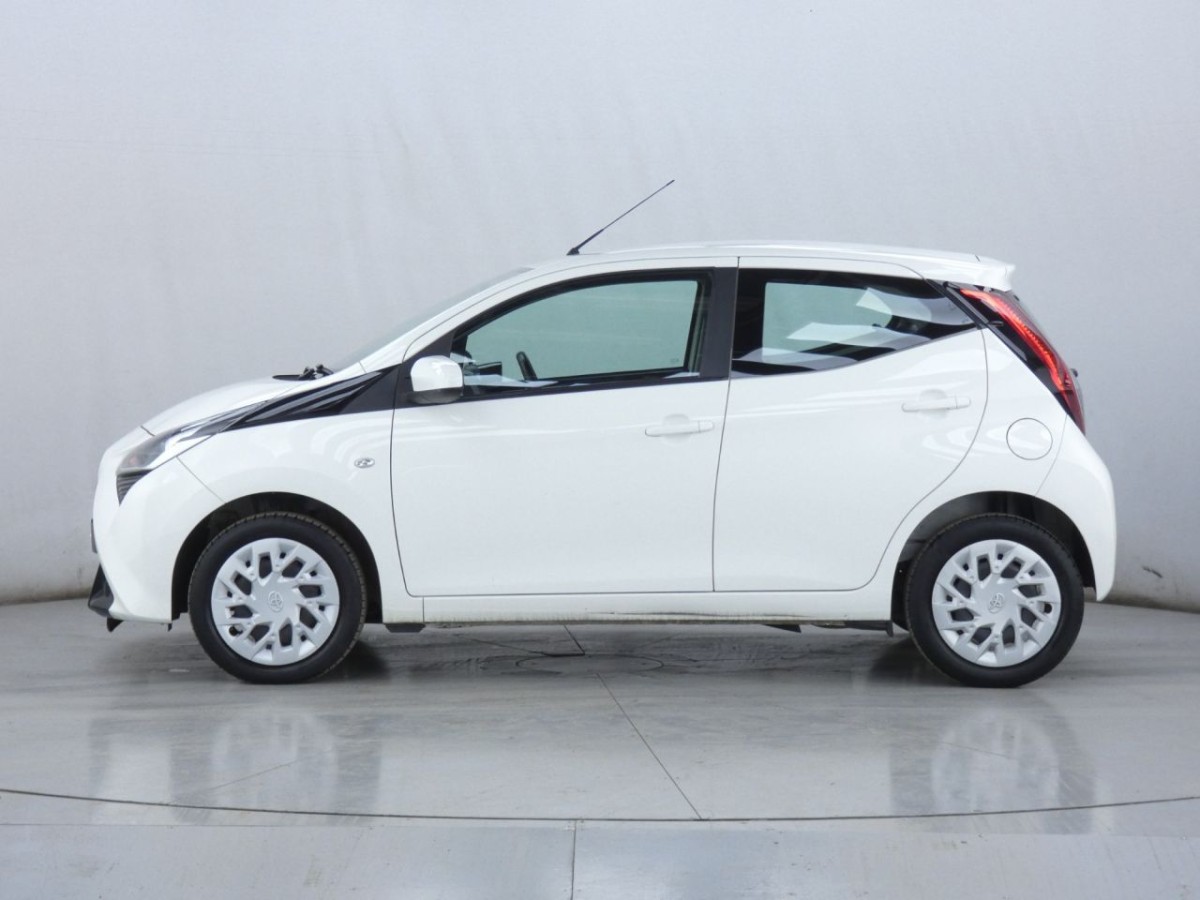 TOYOTA AYGO 1.0 VVT-I X-PLAY 5D 69 BHP - 2020 - £7,990