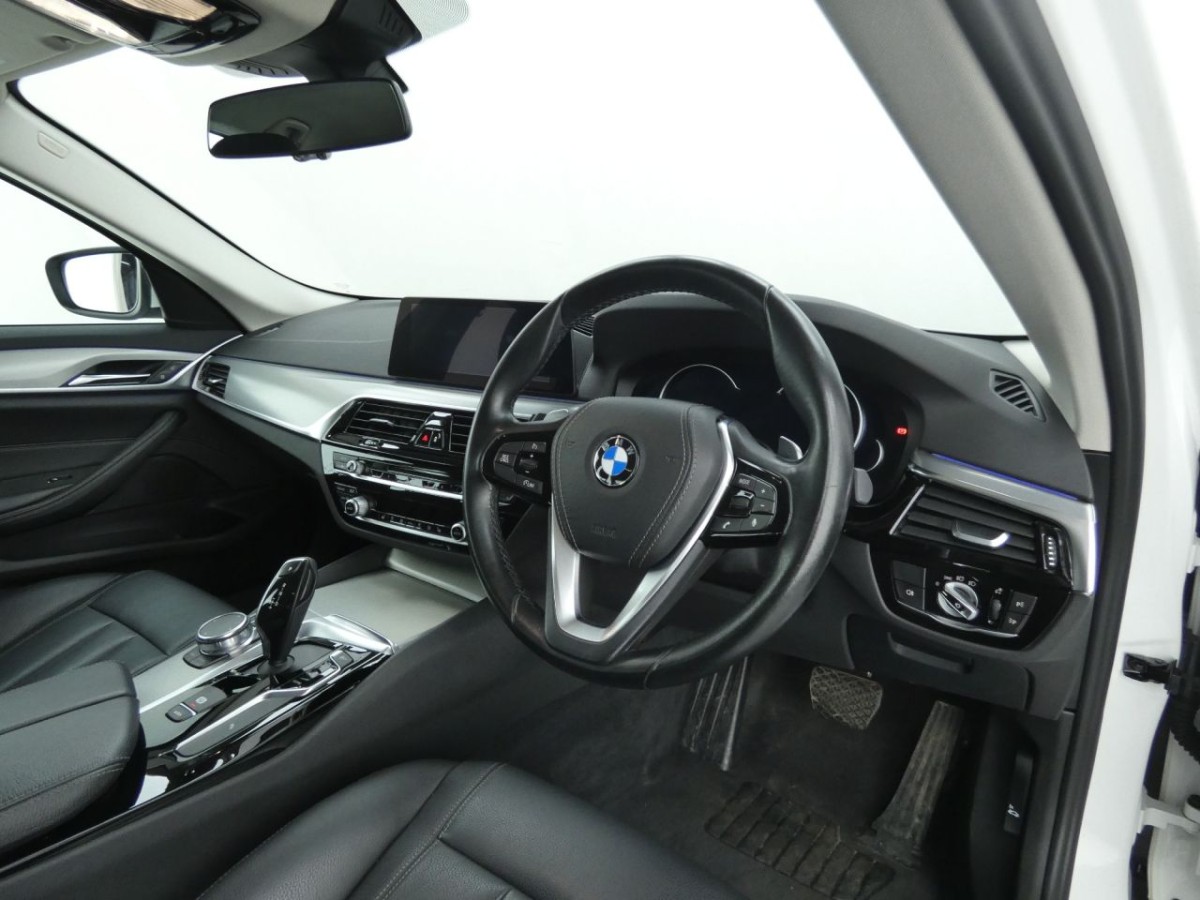BMW 5 SERIES 2.0 520D SE EFFICIENTDYNAMICS 4D 188 BHP - 2017 - £16,400