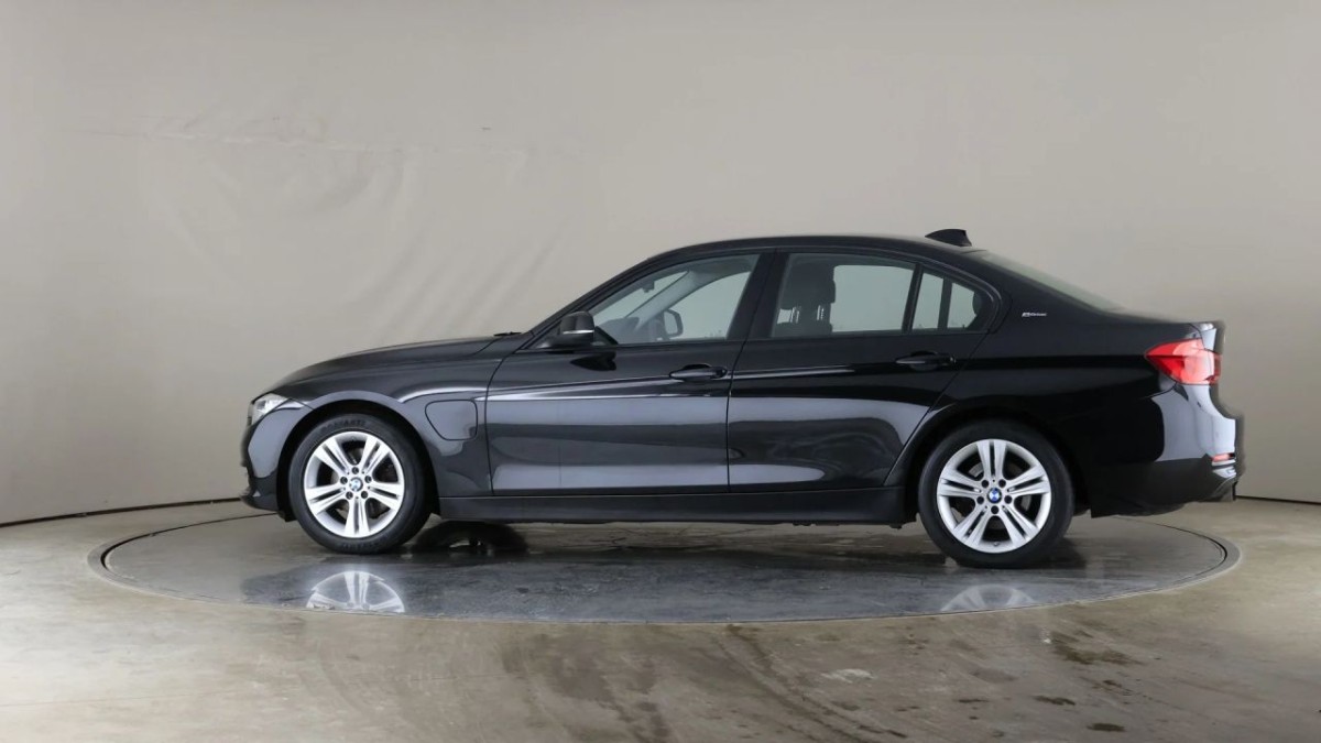 BMW 3 SERIES 2.0 330E SPORT 4D 181 BHP - 2016 - £11,200