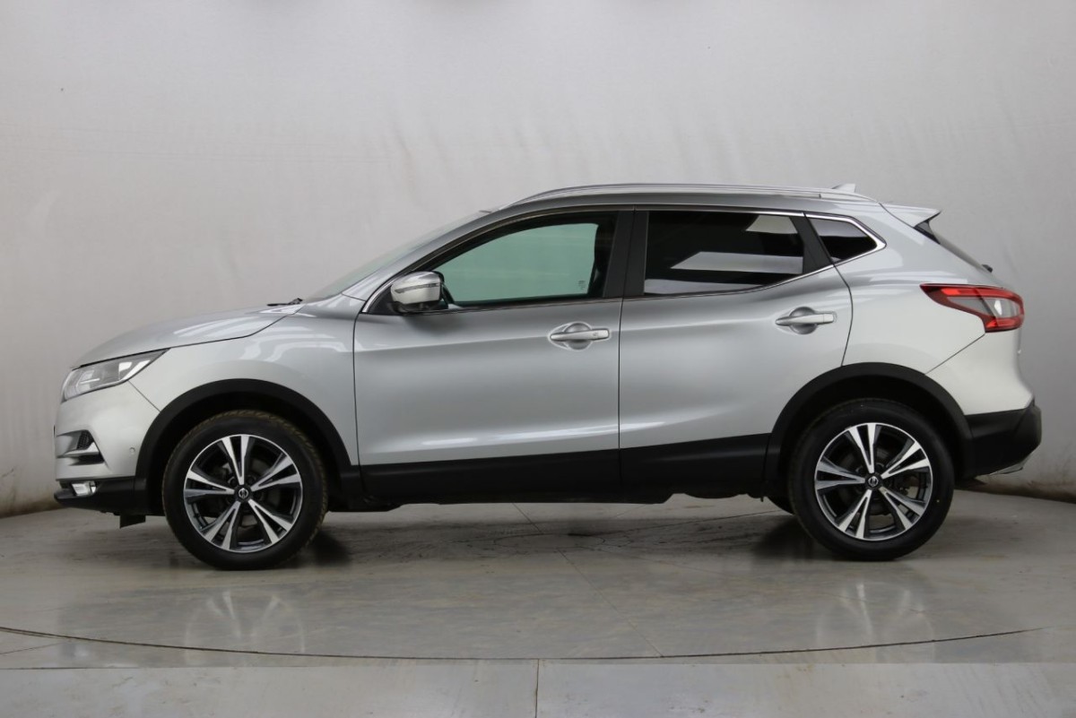 NISSAN QASHQAI 1.3 DIG-T N-CONNECTA 5D 140 BHP - 2020 - £12,400