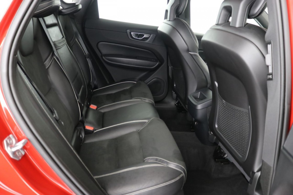 VOLVO XC60 2.0 D4 R-DESIGN AWD 5D AUTO 188 BHP ESTATE - 2018 - £26,400
