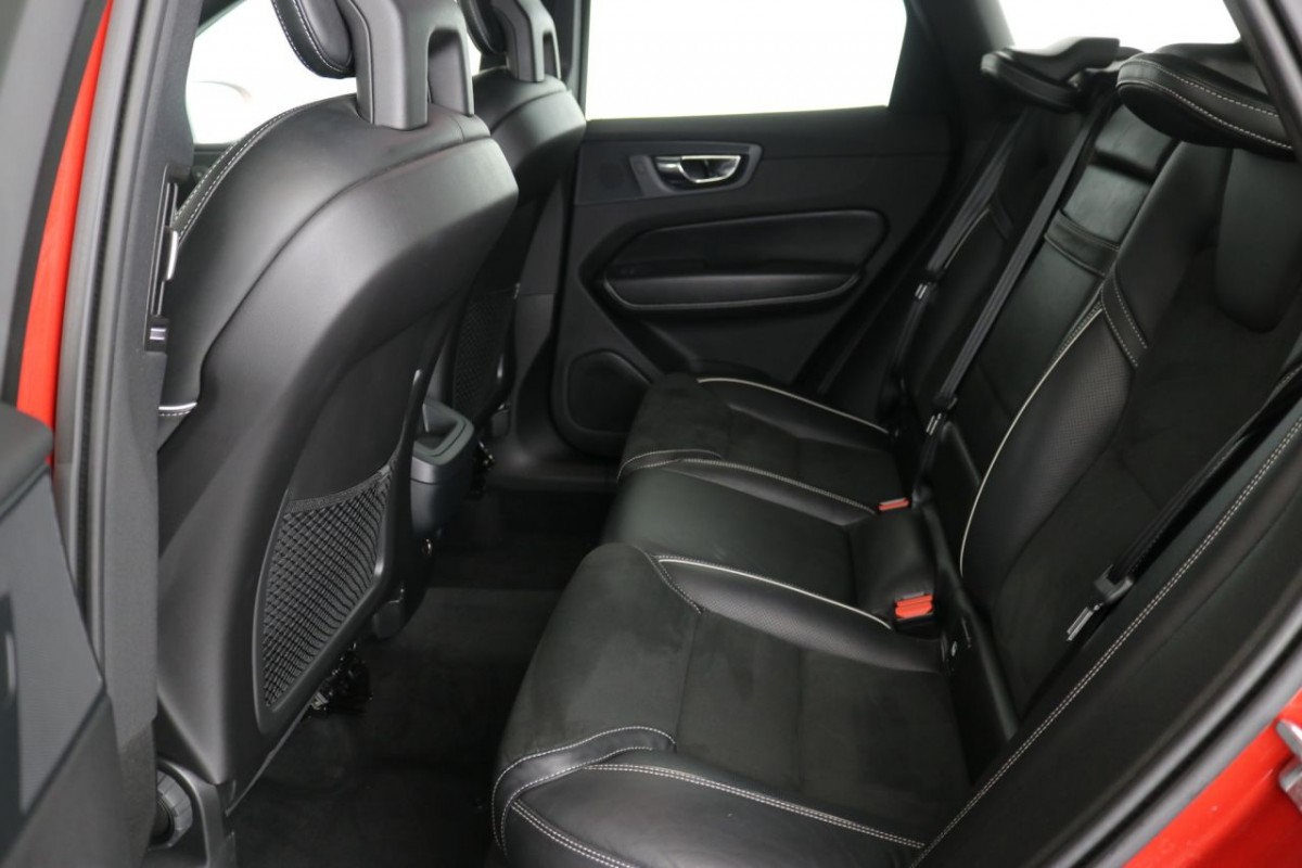 VOLVO XC60 2.0 D4 R-DESIGN AWD 5D AUTO 188 BHP ESTATE - 2018 - £26,400