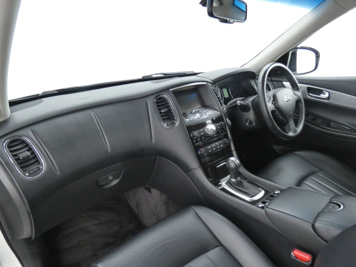 INFINITI QX50 3.0 GT PREMIUM D 5D AUTO 235 BHP - 2015 - £10,400