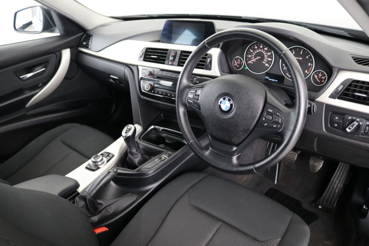 BMW 3 SERIES 2.0 318D SE TOURING 5D 148 BHP - 2015 - £13,990