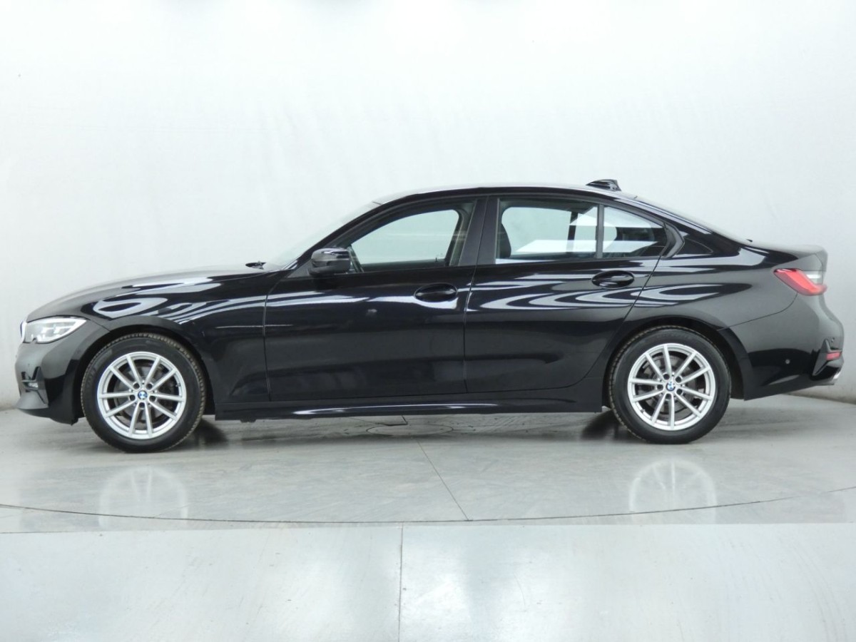 BMW 3 SERIES 2.0 318D SE 4D 148 BHP - 2020 - £14,990