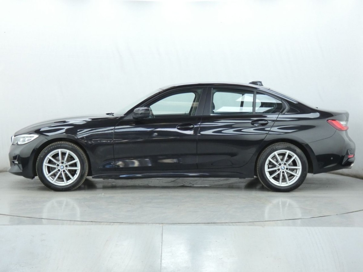 BMW 3 SERIES 2.0 318D SE 4D 148 BHP - 2020 - £12,400