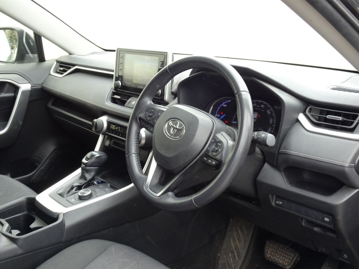 TOYOTA RAV4 2.5 VVT-I DESIGN 5D 219 BHP - 2020 - £16,790