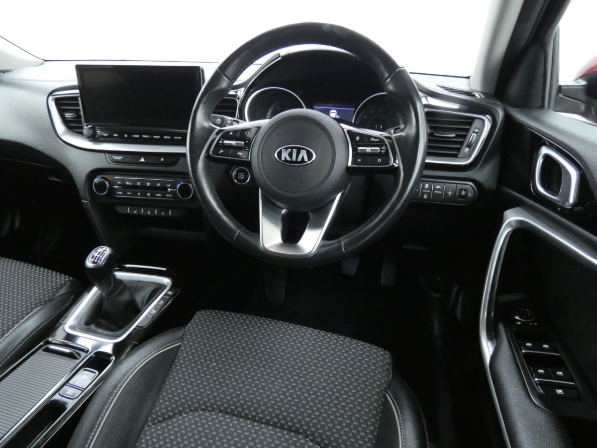 KIA XCEED 1.6 CRDI 3 ISG MHEV 5D 135 BHP - 2021 - £13,990