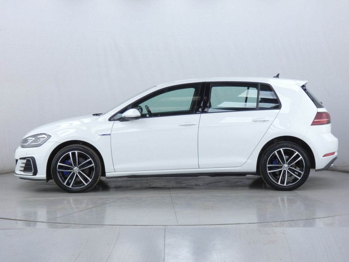 VOLKSWAGEN GOLF 1.4 GTE DSG 5D 150 BHP - 2018 - £14,200