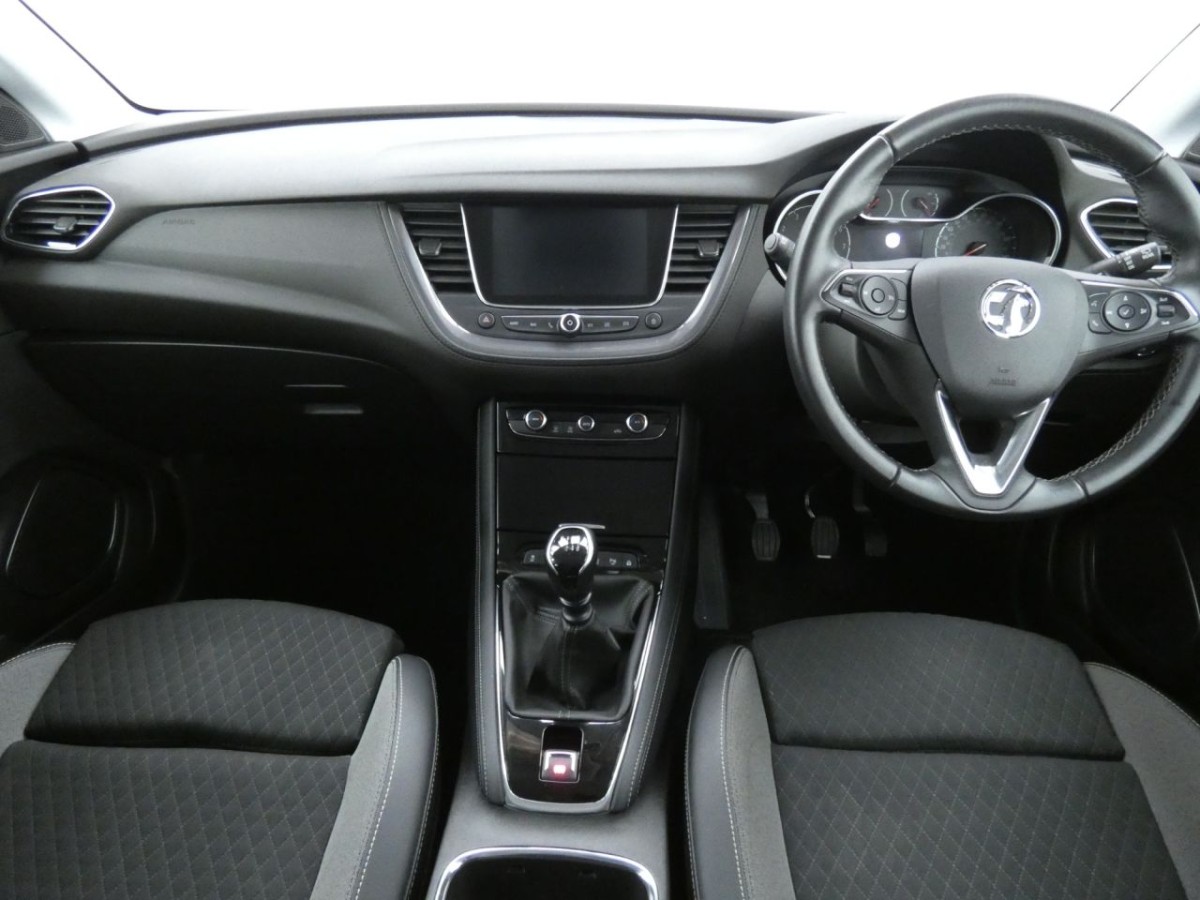 VAUXHALL GRANDLAND X 1.2 BUSINESS EDITION NAV 5D 129 BHP - 2020 - £13,700