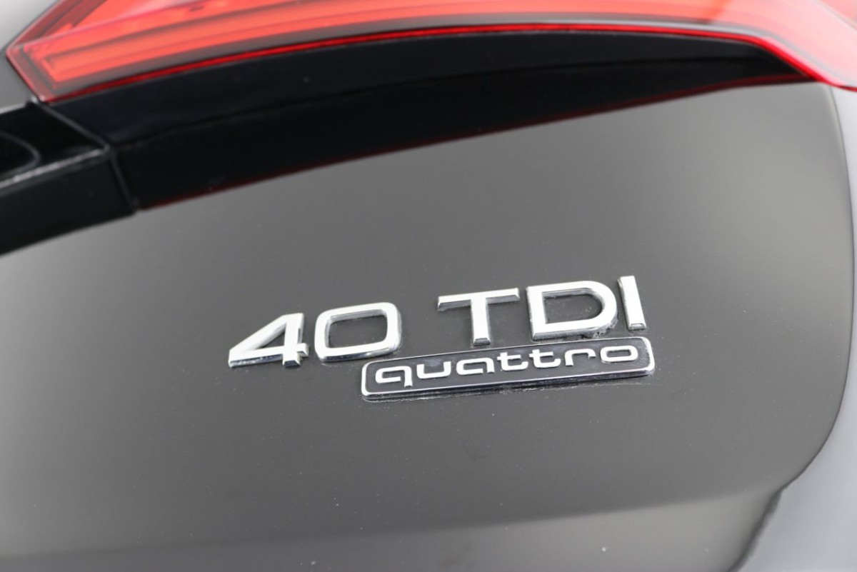 AUDI Q5 2.0 TDI QUATTRO S LINE 5D 188 BHP - 2019 - £27,990