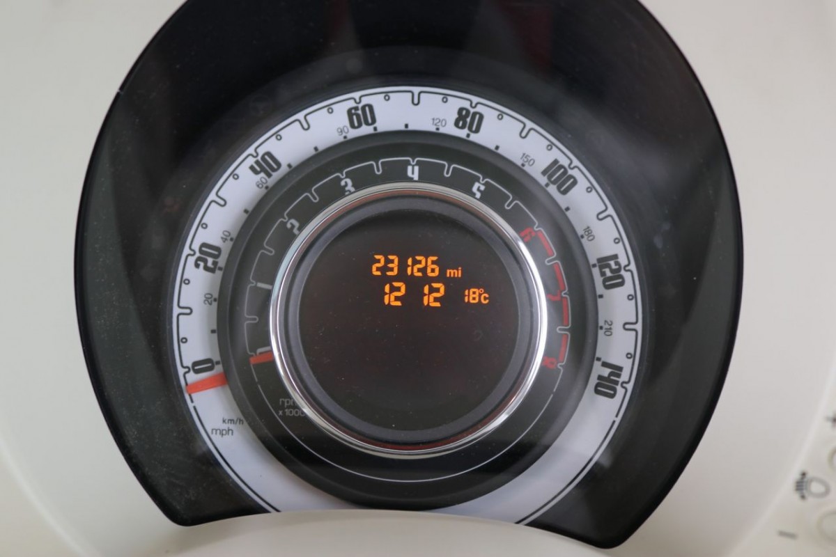 FIAT 500 1.2 LOUNGE 3D 69 BHP HATCHBACK - 2012 - £4,700
