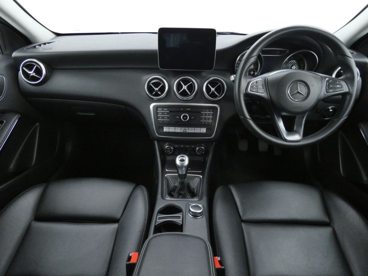 MERCEDES-BENZ A-CLASS 1.6 A200 BLUEEFFICIENCY SPORT 5D 156 BHP - 2016 - £8,990