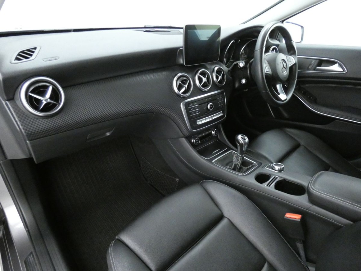 MERCEDES-BENZ A-CLASS 1.6 A200 BLUEEFFICIENCY SPORT 5D 156 BHP - 2016 - £8,990