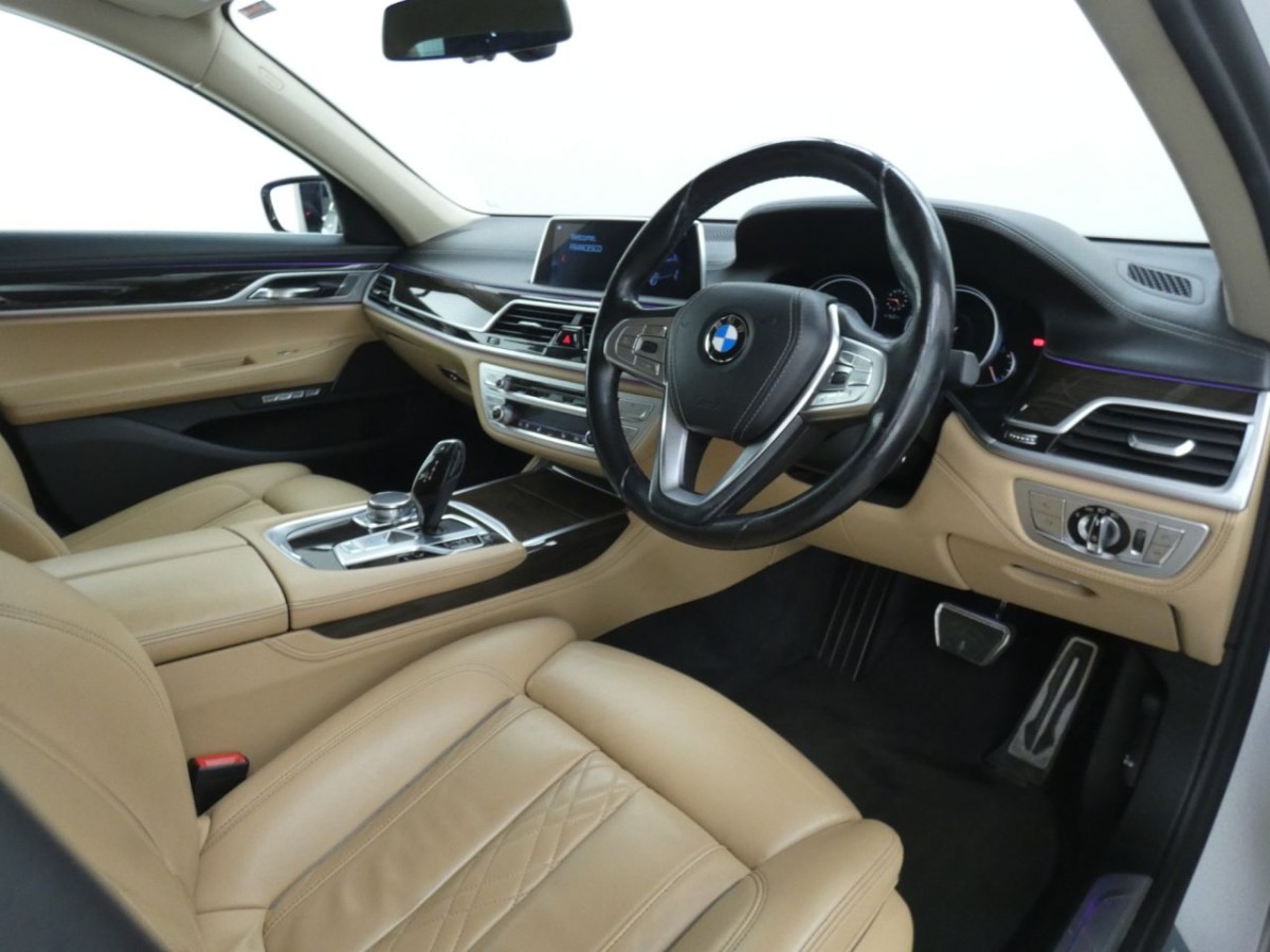 BMW 7 SERIES 3.0 730D 4D 261 BHP - 2017 - £23,700