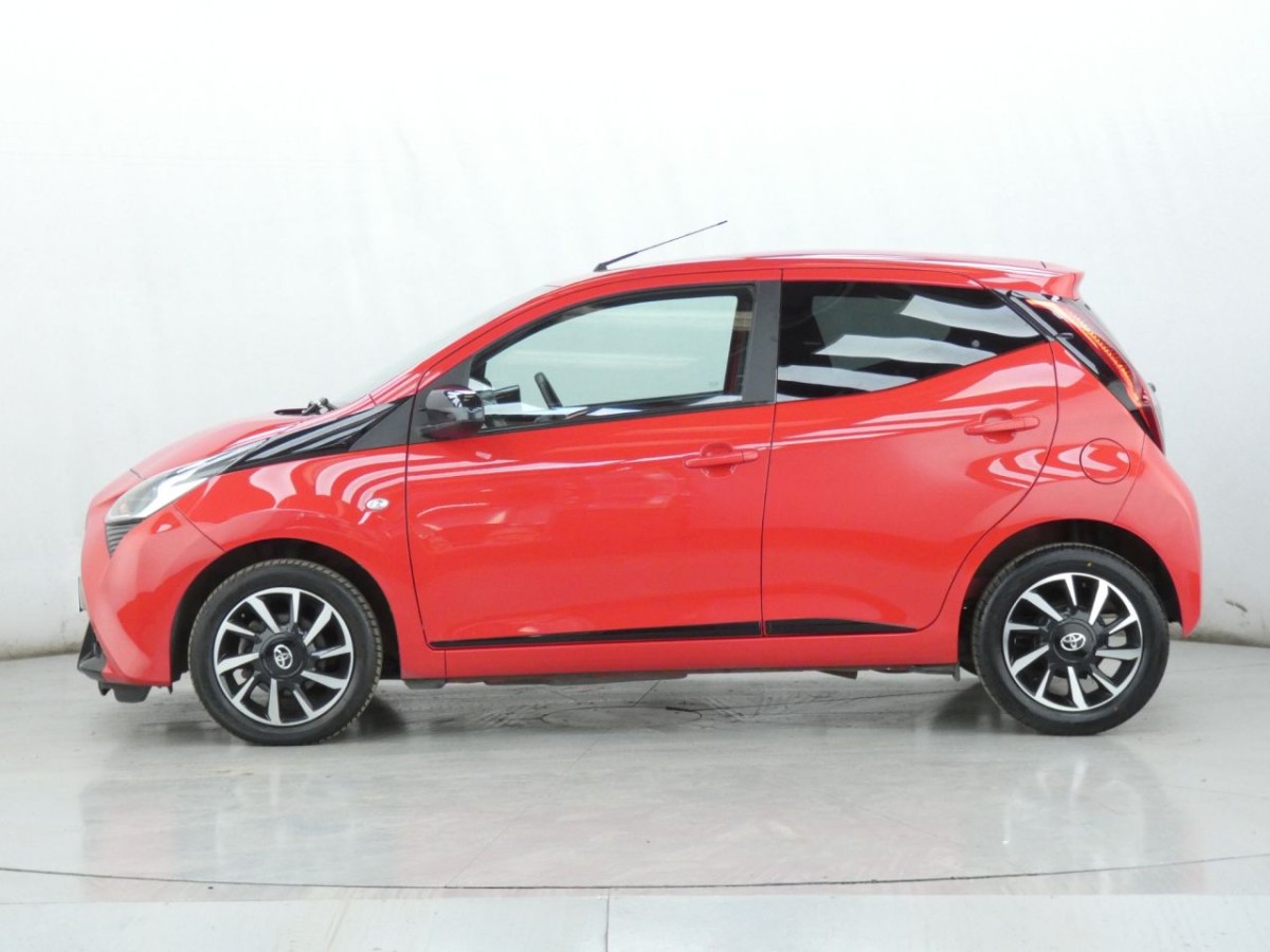 TOYOTA AYGO 1.0 VVT-I X-TREND TSS 5D 69 BHP - 2021 - £7,990