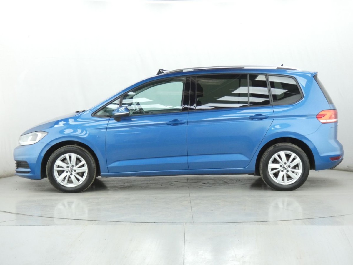 VOLKSWAGEN TOURAN 1.5 SE FAMILY TSI DSG 5D 148 BHP - 2020 - £18,400