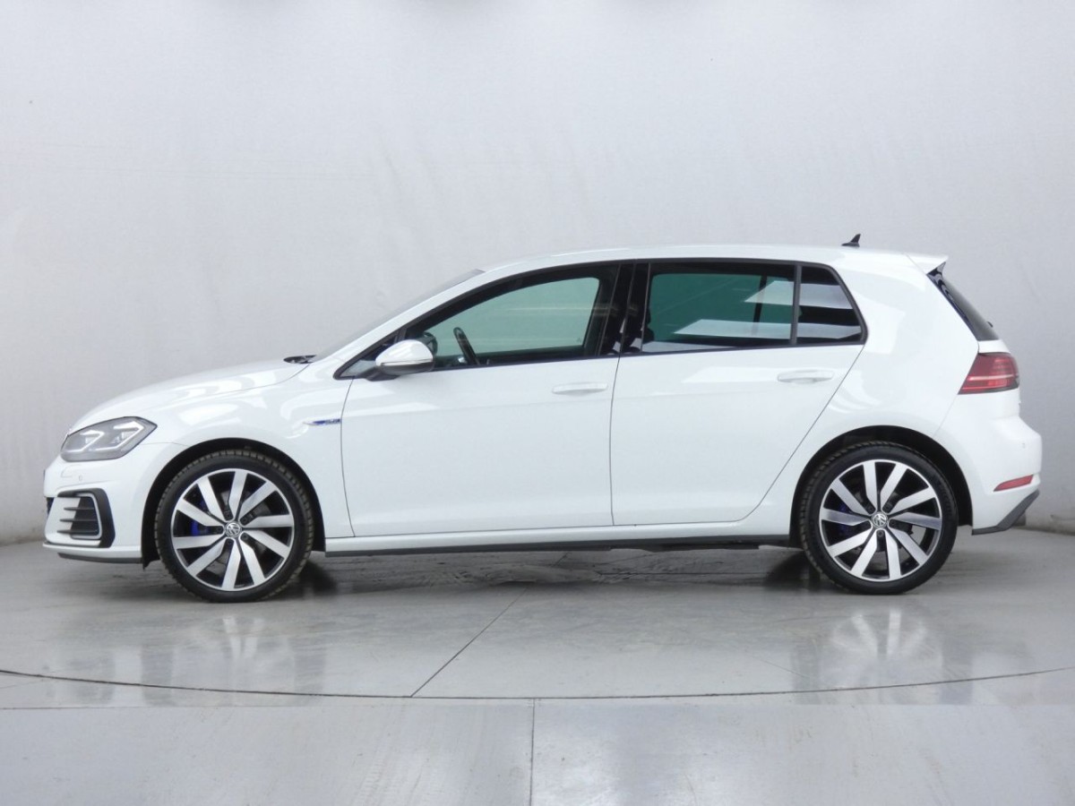 VOLKSWAGEN GOLF 1.4 GTE ADVANCE DSG 5D 202 BHP - 2020 - £14,700