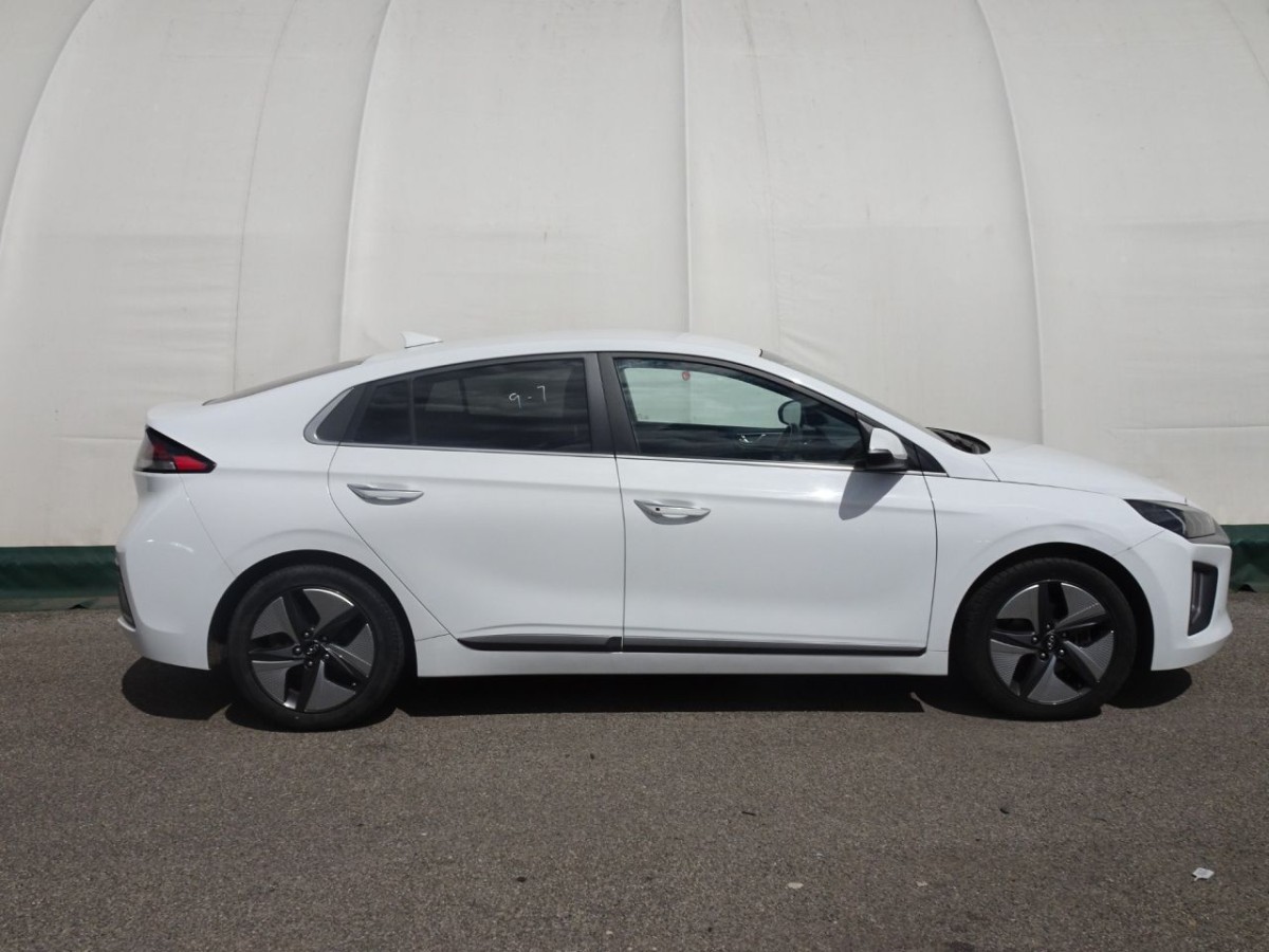 HYUNDAI IONIQ 1.6 PREMIUM SE MHEV 5D 140 BHP - 2022 - £15,400