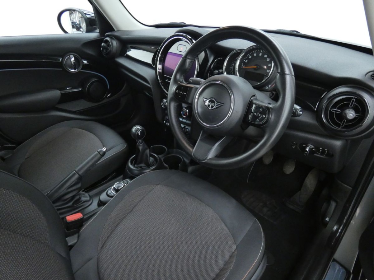 MINI HATCH COOPER 1.5 COOPER CLASSIC 5D 134 BHP - 2022 - £13,990