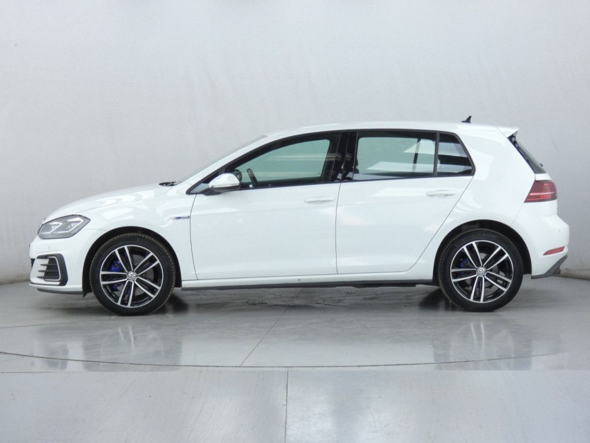 VOLKSWAGEN GOLF 1.4 GTE DSG 5D 202 BHP - 2020 - £12,990